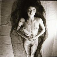 cca 1985 Akt felvételek szabadban és belső térben, Menesdorfer Lajos (1941-2005) budapesti fotóművés...