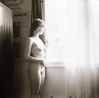 cca 1979 Női attrakciók, szolidan erotikus felvételek, 3 db vintage fotó + 1 db mai nagyítás + 3 db ...