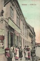 Budapest II. Medve utca, Franzoso Károly üzlete a tulaj és családjának csoportképével. Kapható Franzoso Károly üzletében (fl)