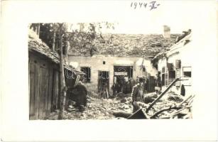 1944 Szombathely, Szent Márton utcai romok a második világháborús bombázások után. photo