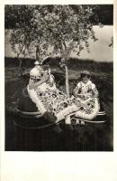 4 db régi magyar és erdélyi folklór motívumlap / 4 pre-1945 Hungarian and Transylvanian folklore mot...