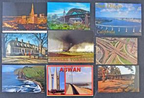 525 db modern külföldi városképes lap dobozban (ebből 275 db postatiszta) / 525 db modern European and Worldwide town-view postcards in a box (among them 275 unused)