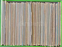 525 db modern külföldi városképes lap dobozban (ebből 275 db postatiszta)  / 525 db modern European ...