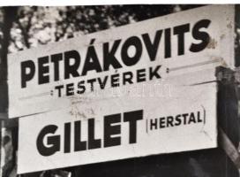 1927 Budapest, látogatók Robert Sexé (1890-1986) francia motoros világkörüli utazó kiállításán, a Pe...