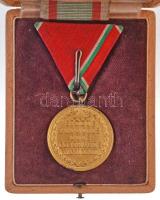 1922. "Magyar Bronz Érdemérem hadiszalagon" aranyozott Br kitüntetés, fémjel a peremen, ko...