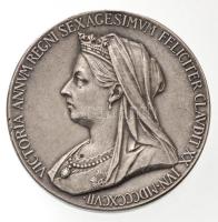 Nagy-Britannia 1897. VICTORIA ANNVM REGNI SEXAGESIMVM FELICITER CLAVDIT XX IVN MDCCCXCVII / LONGITVDODIERVM IN DEXTERA EIVS ET IN SINISTRA GLORIA jelzetlen Ag emlékérem Viktória királynő uralkodásának gyémántjubileuma alkalmából (9,64g/0.925(?)/26mm) T:1- / Great Britain 1897. VICTORIA ANNVM REGNI SEXAGESIMVM FELICITER CLAVDIT XX IVN MDCCCXCVII / LONGITVDODIERVM IN DEXTERA EIVS ET IN SINISTRA GLORIA Ag commemorative medallion without hallmark for Queen Victorias 60th Anniversary of reign (9,64g/0.925(?)/26mm) C:AU