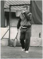 Horn Gyula teniszezik 2 db fotó 16x21 cm