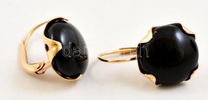 Arany (Au) 14K fülbevaló pár fekete féldrágakővel, jelzés nélkül, bruttó: 3,8 / Gold earrings, without hallmark, 3,8 g