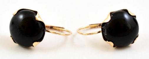 Arany (Au) 14K fülbevaló pár fekete féldrágakővel, jelzés nélkül, bruttó: 3,8 / Gold earrings, witho...