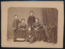 cca 1870 Schleincz familia fotója 15x12 cm
