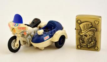Fém öngyújtó, dombornyomott díszítéssel + Retró műanyag oldalkocsis játék motor, h: 5,5 és 9 cm