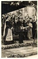 1940 Kolozsvár, Cluj; bevonulás, Horthy Miklós beszéd közben feleségével, Purgly Magdolnával / entry of the Hungarian troops, Horthys speech with his wife. So. Stpl