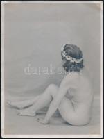 1940 Virágkoszorús lány, finoman erotikus fotó, 24x18 cm