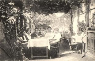 Nagymaros, Özv. Kopcsinovics Antalné Hungária vendéglője, étterem és szálloda, kert. Ábrahám Elemér kiadása