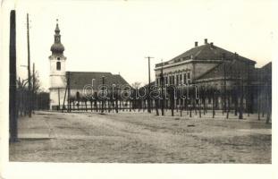 Mezőberény, Magyar szálloda, templom. photo (EK)