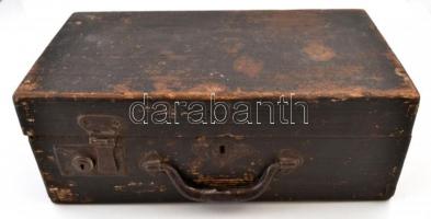 Régi fa katona koffer, közepes állapotban, 40×15 cm, m: 22 cm