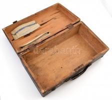 Régi fa katona koffer, közepes állapotban, 40×15 cm, m: 22 cm