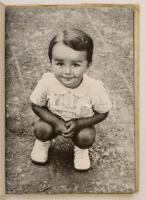 Erdődi Mihály: A gyermek. Bp., [1943], Danubia. Fekete-fehér fényképekkel. Papírkötésben, jó állapot...
