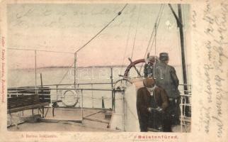 1907 Balatonfüred, Baross gőzös fedélzetén a hajókormánnyal. Koller Károly kiadása (Rb)