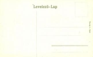 Budapest, Margit híd budai hídfő villamossal. Taussig A