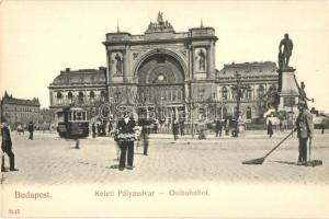 Budapest VII. Keleti pályaudvar, Baross szobor, villamos, virágárus és utcaseprő, Taussig A. kiadása