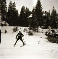 Vegyes fotónegatív tétel (síelők a Tátrában, teniszezők, katonák, stb.), 22 db, 6x6 cm