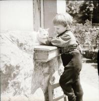 Vegyes fotónegatív tétel (síelők a Tátrában, teniszezők, katonák, stb.), 22 db, 6x6 cm