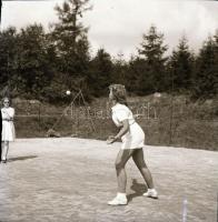 Vegyes fotónegatív tétel (síelők a Tátrában, teniszezők, katonák, stb.), 22 db, 6x6 cm