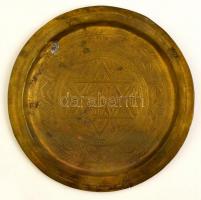 Judaika szimbvolummal ellátott perzsa réz tál / Persian copper tray. Damaged. d: 28 cm