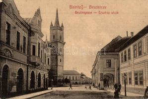 Beszterce, Bistritz, Bistrita; Beutlergasse / Erszény utca, Evangélikus templom. No. 398. / street view, church (kopott sarok / worn corner)