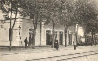 Facset, Facsád, Faget; Vasútállomás, vasutasok. Atelier Petrovicz / Gara / railway station, railwaymen