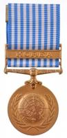 Nagy-Britannia(?) 1950-1953. Koreai Háború Sorkatonai Szolgálati Érem aranyozott Br kitüntetés szalagon, angol nyelvű típus Az Egyesült Nemzetek Alapokmánya alapelveinek védelme érdekében. Eredeti, E jelzésű (England?), sérült tokban (35mm) T:2 / Great Britain 1950-1953. Korea Korean War Service Military Medal gilt Br decoration with ribbon, English language type For Service in Defence of the Principles of the Charter of the United Nations. In original, E marked (England?), damaged case (35mm) C:XF