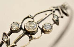 Szecessziós stílusú ékszergarnitúra. Fülbevaló, gyűrű, karkötő. Jelzett ezüst, csiszolt cirkon kővel...