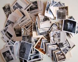 Több mint 400 fénykép a 40-es évektől, főleg családi képek de sok jármű fotó is