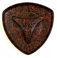 Iparművészeti Vállalatos dekoratív cserépalátét, jelzett, kis kopásokkal, 22×22 cm