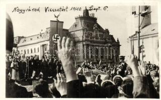 1940 Nagyvárad, Oradea; bevonulás, Horthy az ünneplő tömeggel, szvasztika zászló / entry of the Hungarian troops, Horthy with the celebrating crowd. swastika flag. Original photo