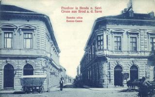 Bród, Brod na Savi, Slavonski Brod; Bán utca, Jos. Hanza és A. Radoslavljevic és fiai üzlete, utcai árus bódája. W.L. 135. / Banus Gasse / Banska ulica / street view with shops, street vendors booth