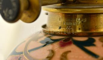 cca 1880 Zsolnay petróleumlámpa, hiányos, kézzel festett porcelánfajansz test, bronz talapzattal, m:...