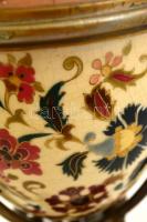 cca 1880 Zsolnay petróleumlámpa, hiányos, kézzel festett porcelánfajansz test, bronz talapzattal, m:...