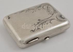 cca 1910 Orosz ezüst (Ag.) szelence, gravírozott szecessziós mintával, jelzett, mesterjeggyel (BC), 7,5×6,5 cm, nettó:76,3 g / Silver box, art nouveau engravings, hallmarked, 7,5×6,5 cm, 76,3 g net.