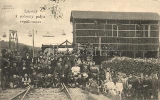 1908 Lupény, Lupeni, Schylwolfsbach; A sodronypálya végállomása, csoportkép. Adler fényirda / industrial railway&#039;s wire rope in the coke works, factory detail, group picture (EK)