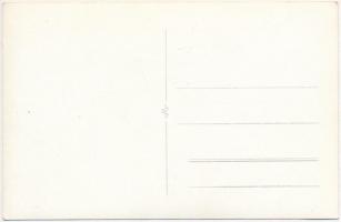 Humoros erotikus meztelen hölgyek iszappakolás közben / Humorous erotic nude ladies during mud baths...