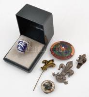cca 1933 5 db cserkész kitűző és sapkajelvény, és egy Gödöllői Jamboree zománcozott fém gyűrű / cca 1933 Boy scout and Jamboree badges and ring