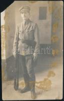 1919 Magyar katona fotója, hátulján feliratozva, sérült, 13,5×8,5 cm