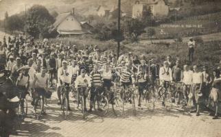 1926 Esztergomi V. Kerékpárverseny július 25-én. csoportkép a kerékpárversenyzőkkel / Hungarian bicycle race with the cyclists group photo