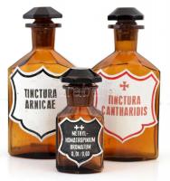 31 db régi gyógyszertári, gyógyszeres üveg különböző méretben, néhányon lepattanásokkal / Pharmacy g...