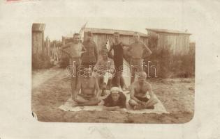 1918 Marcali, fürdőzők a tónál, köztük katonák. photo (EK)