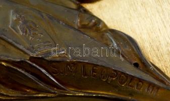 Johannes Dommisse (1878-1955): III. Lipót belga király protréja, dombormű, jelzett, fém, fa keretben...