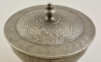 Ón beszamim tartó, "J. A. K. 1833" monogrammal, m: 10 cm