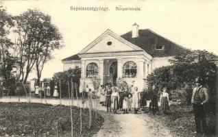 1913 Sepsiszentgyörgy, Sfantu Gheorghe; Női ipariskola (előtte Daczó kúria) / girl industrial school (formerly Daczó castle)